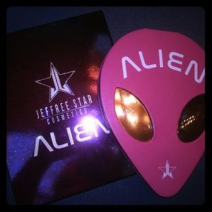 **SOLD**Jeffree Star Alien Palette